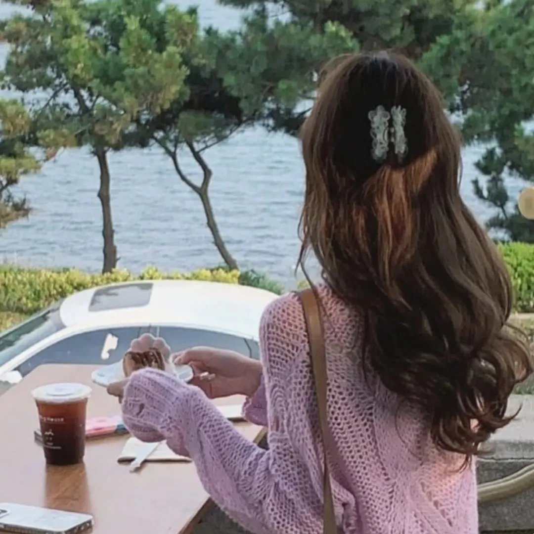 走投无路的原偶像，选择与完全陌生的大叔一起生活